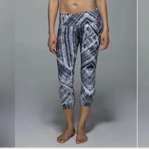 Lululemon Wunder Under Crop Full-On Luon Heat Wave SoulCycle Miami Leggings  4 - Picture 1 of 10